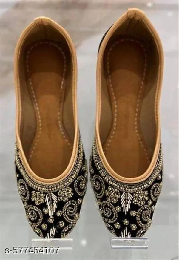 Black_Synthetic_Leather_Jutti_For_Women