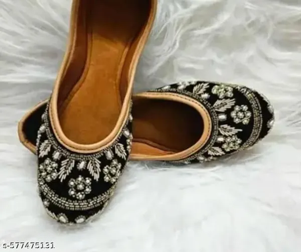 Black_Synthetic_Leather_Jutti_For_Women