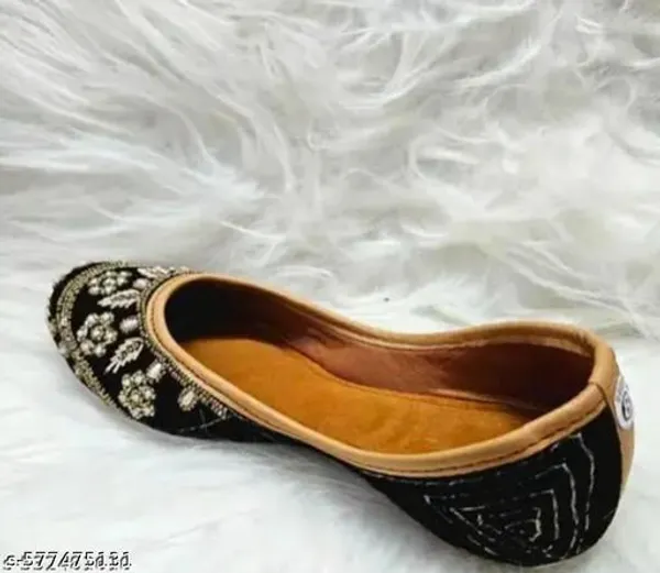 Black_Synthetic_Leather_Jutti_For_Women