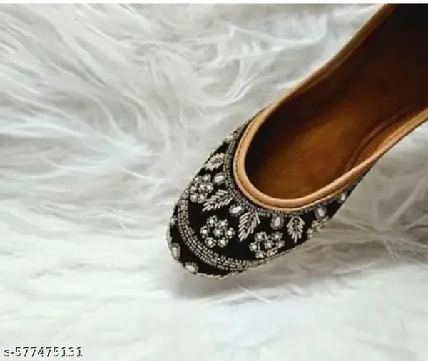 Black_Synthetic_Leather_Jutti_For_Women