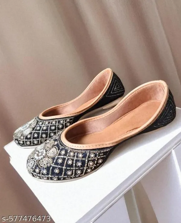 Black_Synthetic_Leather_Jutti_For_Women