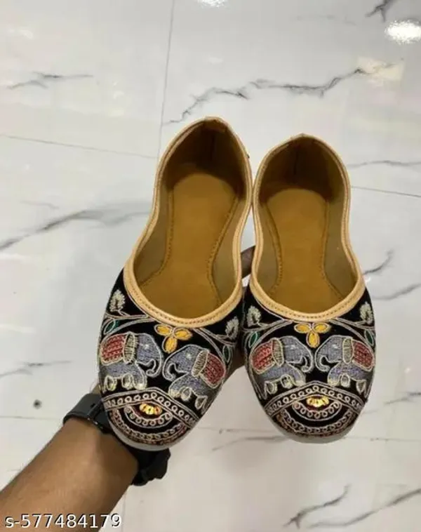 Black_Synthetic_Leather_Jutti_For_Women