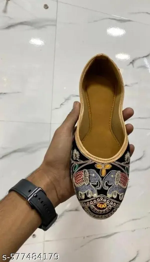 Black_Synthetic_Leather_Jutti_For_Women