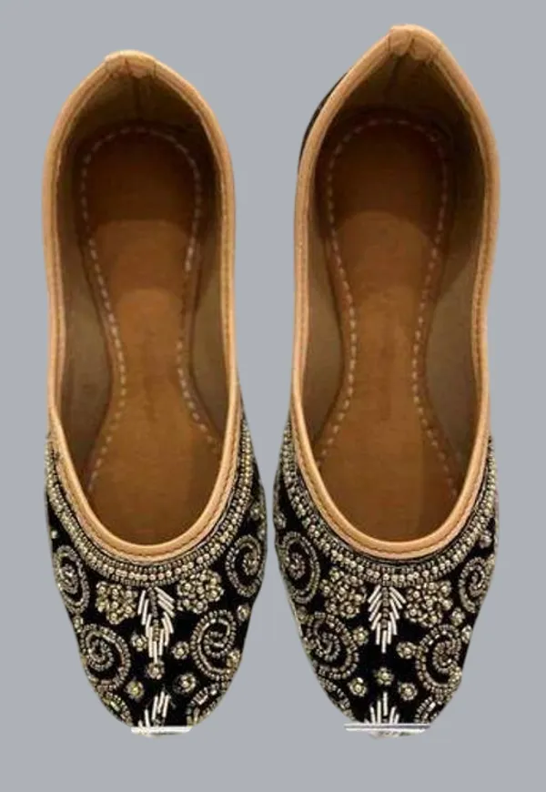 Black_Synthetic_Leather_Jutti_For_Women