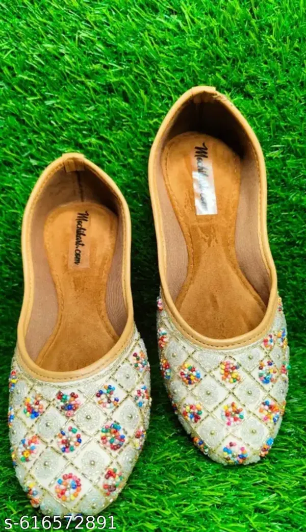 White_Synthetic_Leather_Jutti_For_Women