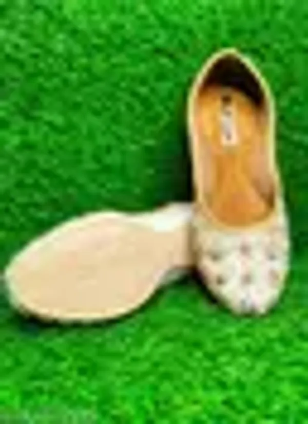 White_Synthetic_Leather_Jutti_For_Women