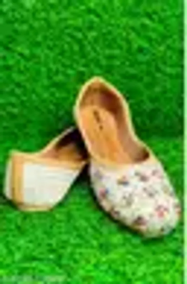 White_Synthetic_Leather_Jutti_For_Women