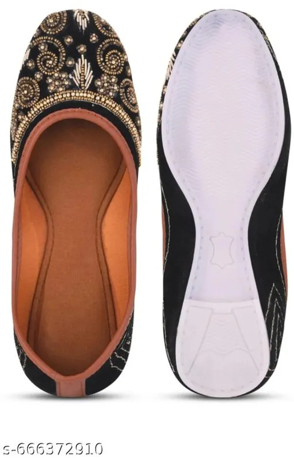 Black_Synthetic_Leather_Jutti_For_Women