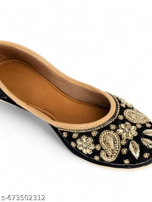 Black_Synthetic_Leather_Jutti_For_Women