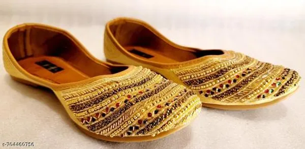 Golden_Synthetic_Leather_Jutti_For_Women