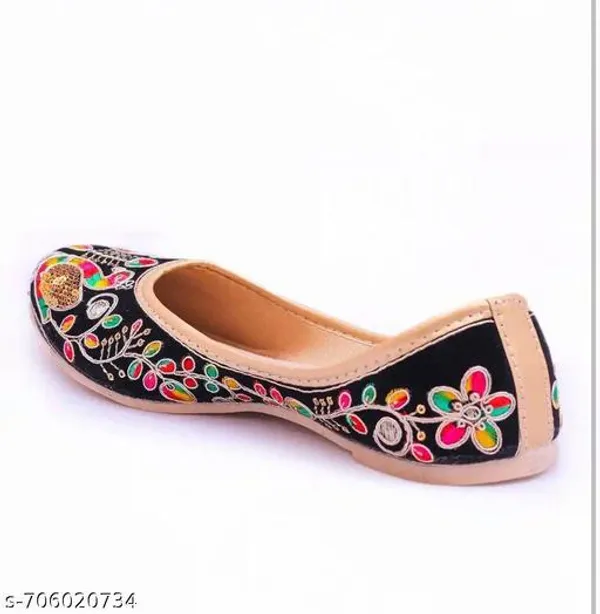 Black_Synthetic_Leather_Jutti_For_Women