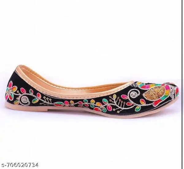 Black_Synthetic_Leather_Jutti_For_Women