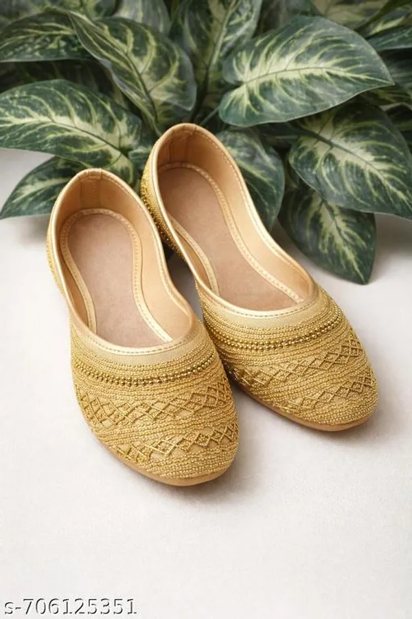 Golden_Synthetic_Leather_Jutti_For_Women