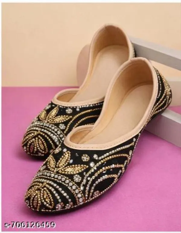 Black_Synthetic_Leather_Jutti_For_Women