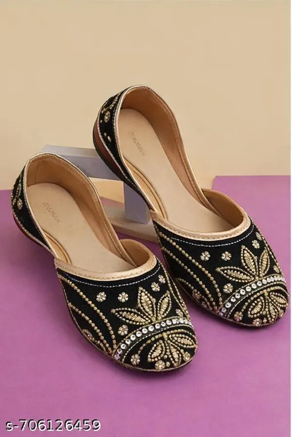 Black_Synthetic_Leather_Jutti_For_Women