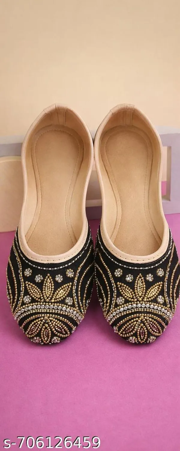Black_Synthetic_Leather_Jutti_For_Women