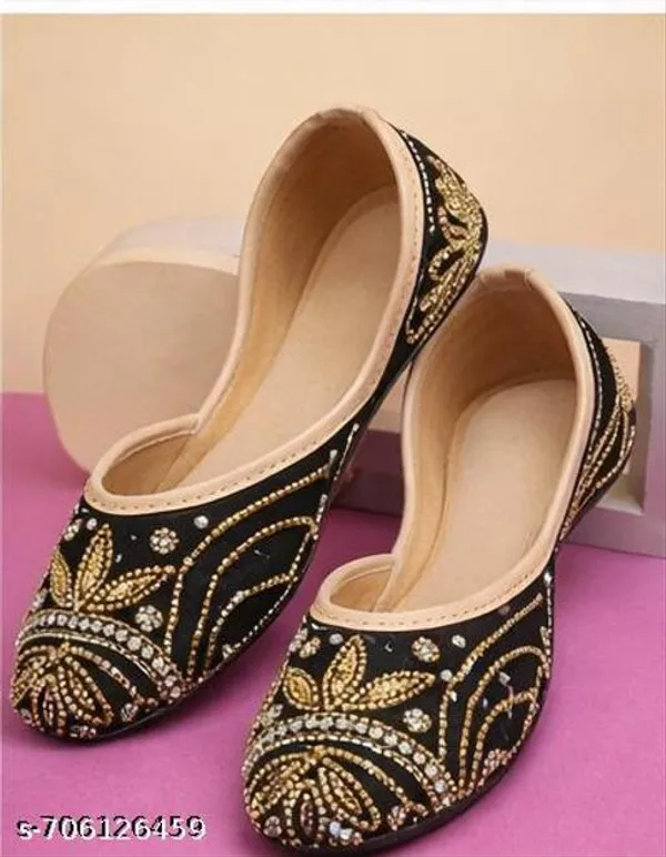 Black_Synthetic_Leather_Jutti_For_Women