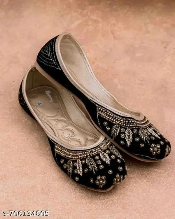 Black_Synthetic_Leather_Jutti_For_Women