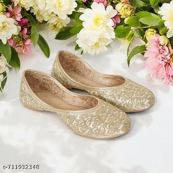Golden_Synthetic_Leather_Jutti_For_Women