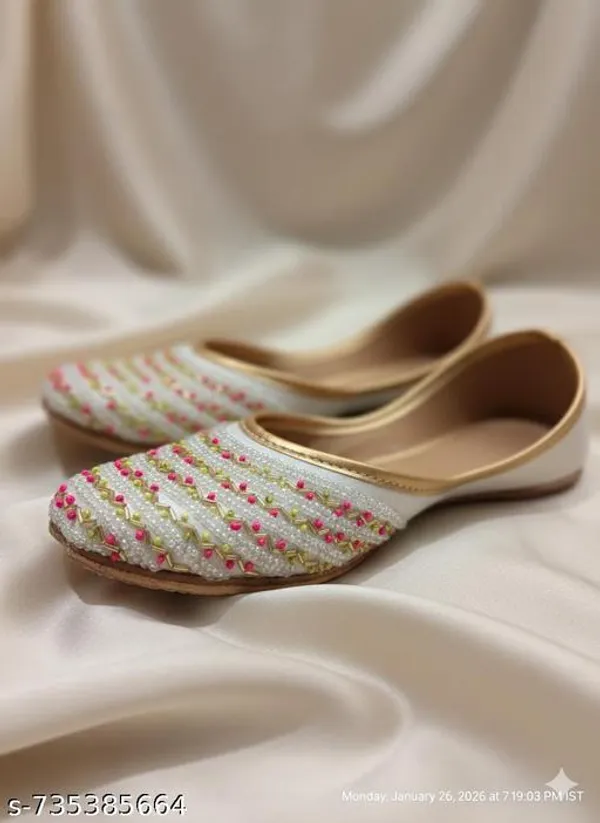 White_Synthetic_Leather_Jutti_For_Women