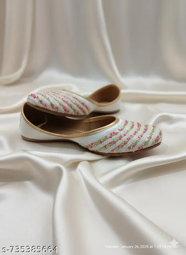 White_Synthetic_Leather_Jutti_For_Women
