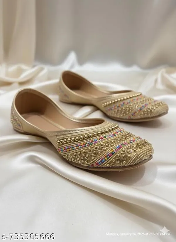 Golden_Synthetic_Leather_Jutti_For_Women