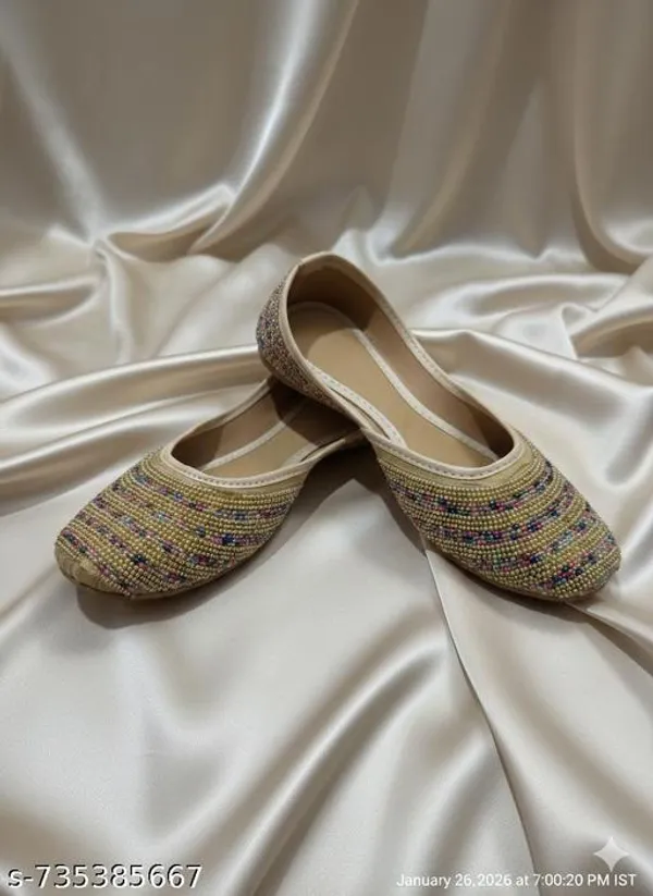 Golden_Synthetic_Leather_Jutti_For_Women