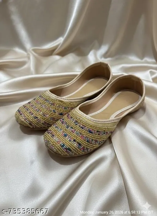 Golden_Synthetic_Leather_Jutti_For_Women