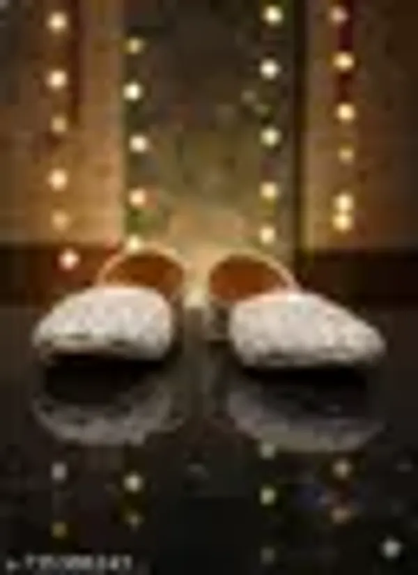 White_Synthetic_Leather_Jutti_For_Women