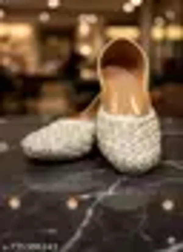 White_Synthetic_Leather_Jutti_For_Women