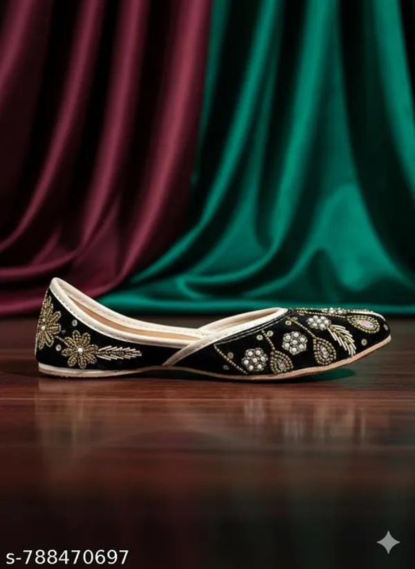 Black_Synthetic_Leather_Jutti_For_Women