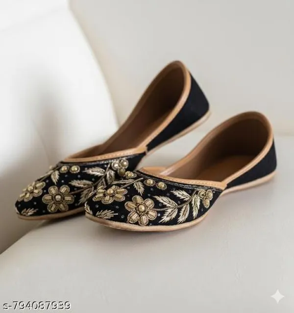 Black_Synthetic_Leather_Jutti_For_Women