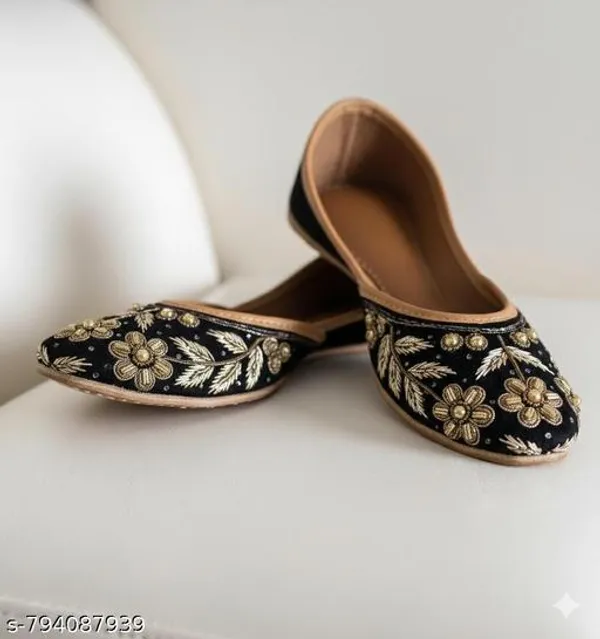 Black_Synthetic_Leather_Jutti_For_Women