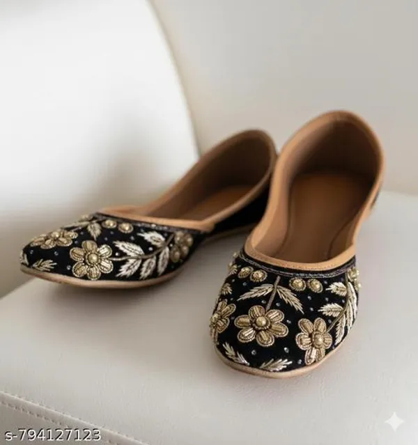 Black_Synthetic_Leather_Jutti_For_Women