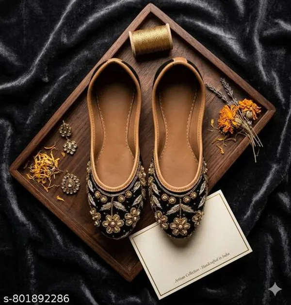 Black_Synthetic_Leather_Jutti_For_Women