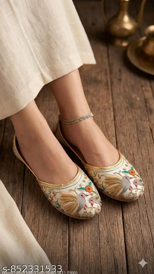 White_Synthetic_Leather_Jutti_For_Women