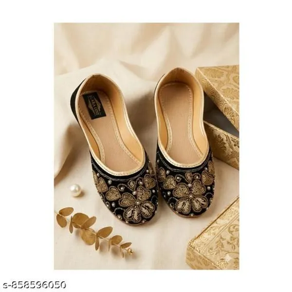 Black_Synthetic_Leather_Jutti_For_Women