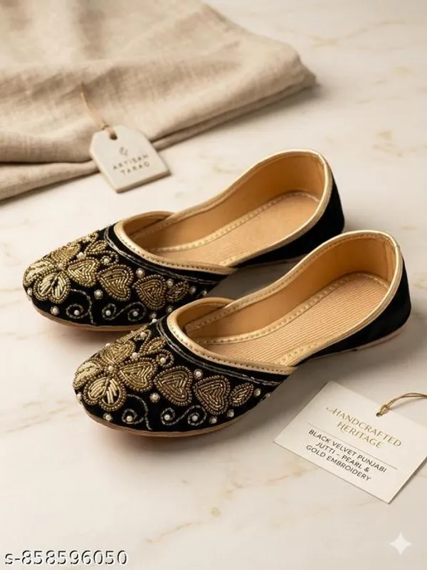 Black_Synthetic_Leather_Jutti_For_Women
