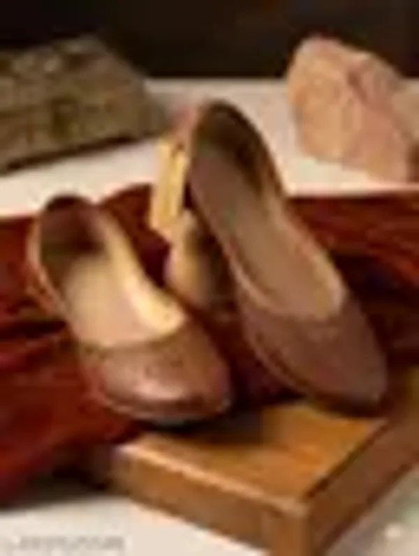 Brown_Synthetic_Leather_Jutti_For_Women
