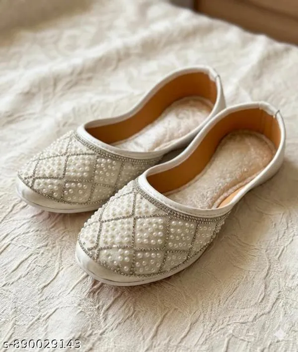 Silver_Synthetic_Leather_Jutti_For_Women