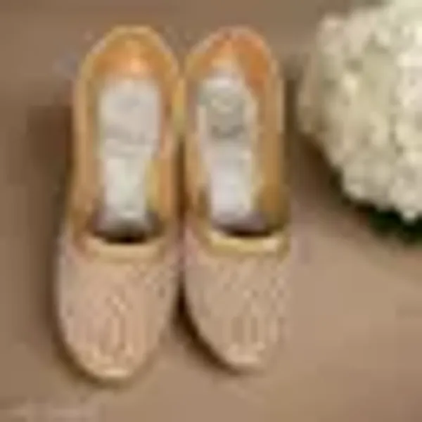 Golden_Synthetic_Leather_Jutti_For_Women