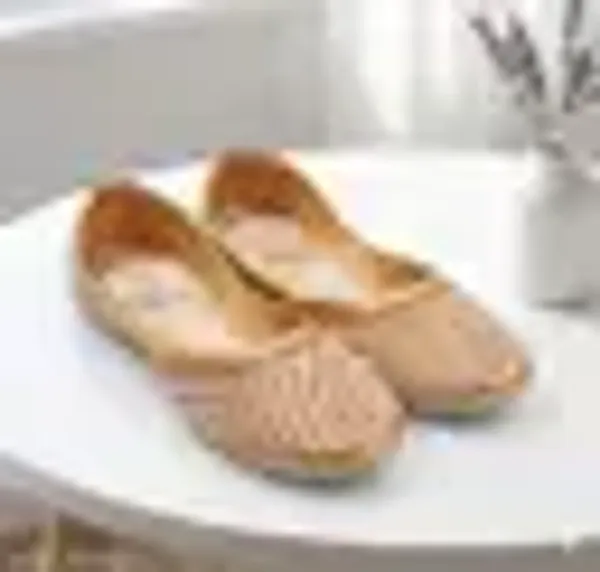 Golden_Synthetic_Leather_Jutti_For_Women