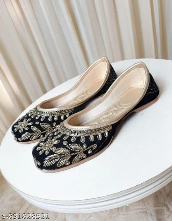 Black_Synthetic_Leather_Jutti_For_Women