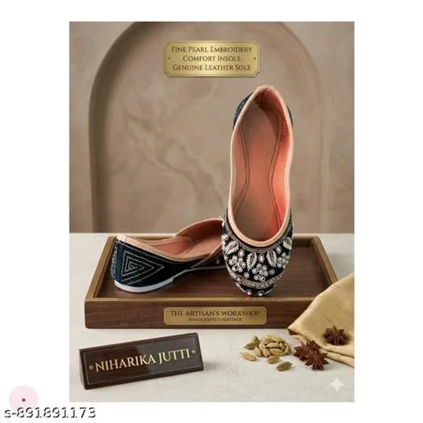 Black_Synthetic_Leather_Jutti_For_Women