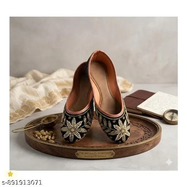 Black_Synthetic_Leather_Jutti_For_Women