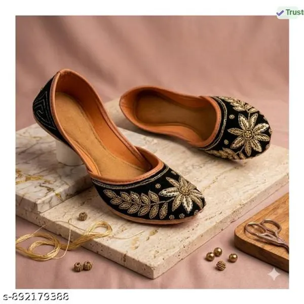 Black_Synthetic_Leather_Jutti_For_Women