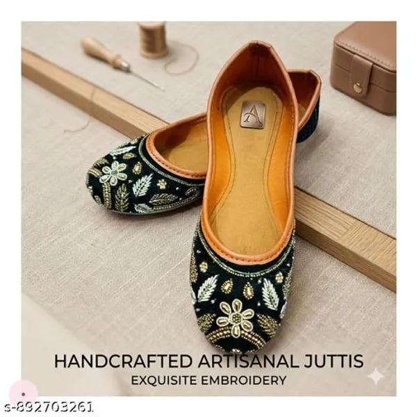 Black_Synthetic_Leather_Jutti_For_Women