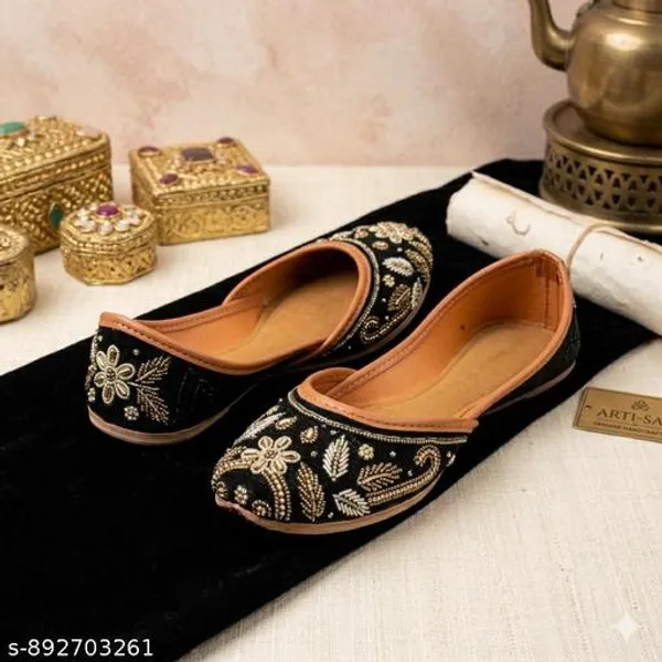 Black_Synthetic_Leather_Jutti_For_Women