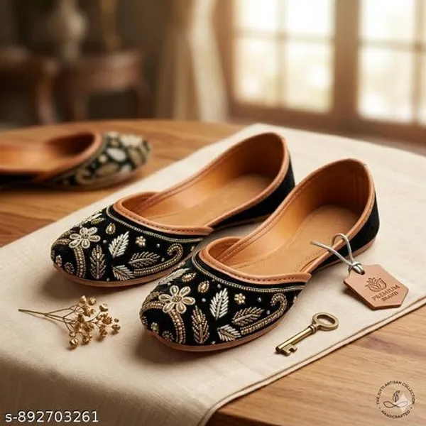 Black_Synthetic_Leather_Jutti_For_Women