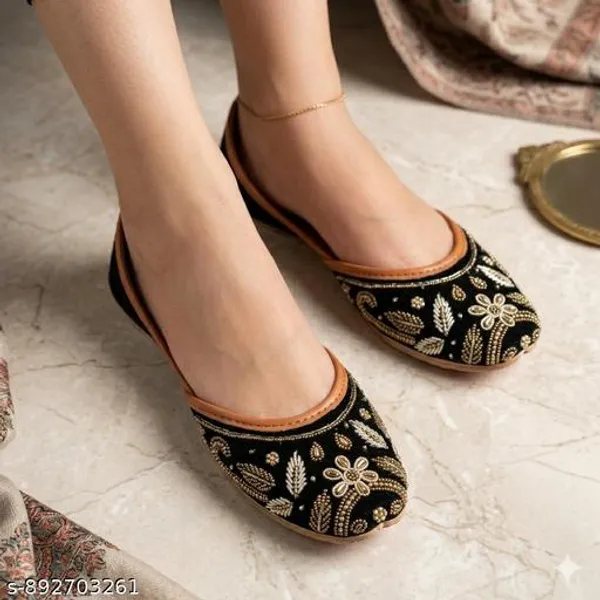 Black_Synthetic_Leather_Jutti_For_Women